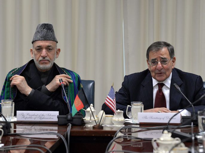 Washington, District of Columbia, UNITED STATES : Afghan President Hamid Karzai (L) and US Secretary of Defense Leon Panetta hold a meeting at the Pentagon in Washington, DC, on January 10, 2013. AFP PHOTO/Jewel Samad