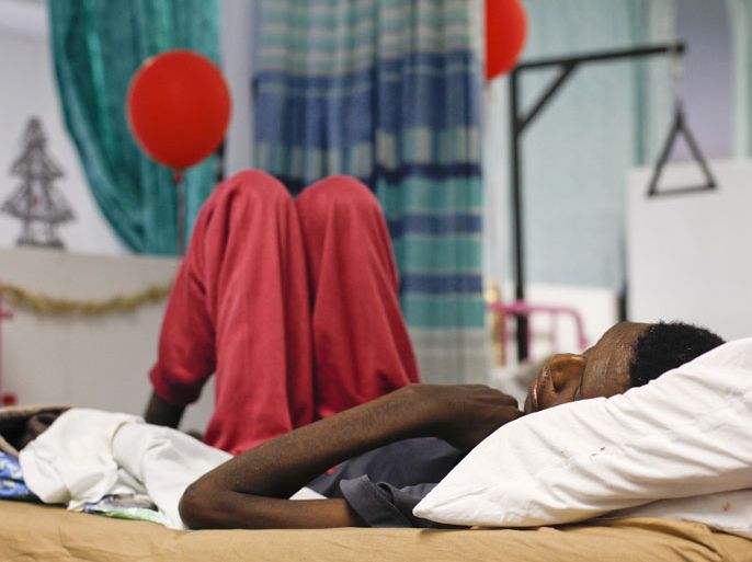 epa03020955 A patient lies in bed at the Hillcrest Aids Center in Durban, South Africa, 01 December 2011. More than 34 million people globally are suffering from the disease with South Africa having the highest number of people infected with HIV in the world. EPA/NIC BOTHMA