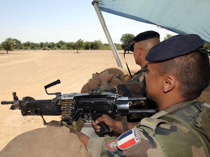 CHAD : (FILES) French soldiers of 21st RIMA (regiment of naval infantry) secure the Europa camp of the EUFOR Chad-CAR (European troops deployed in Chad and Central African Republic) on February 8, 2008 in N'Djamena. Mali on January declared a state of emergency and unleashed an offensive against Islamists who control the north of the country with military backing from France, Nigeria and Senegal. President Francois Hollande confirmed in Paris that French forces were involved in an attack aimed at repelling Al-Qaeda-linked radicals who have triggered international alarm with a push south towards the capital Bamako. AFP PHOTO / PASCAL GUYOT