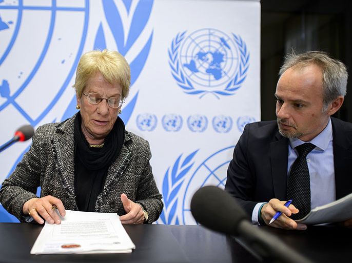 Former United Nations (UN) prosecutor and member of a UN-mandated commission of inquiry on the Syria conflict, Swiss Carla del Ponte (L) looks her document next to spokesperson of Human Rights Council, Rolando Gomez during a press conference on February 18, 2013 in Geneva. The International Criminal Court should be called in to probe war crimes in Syria, former UN prosecutor Carla del Ponte said. AFP PHOTO / FABRICE COFFRINI