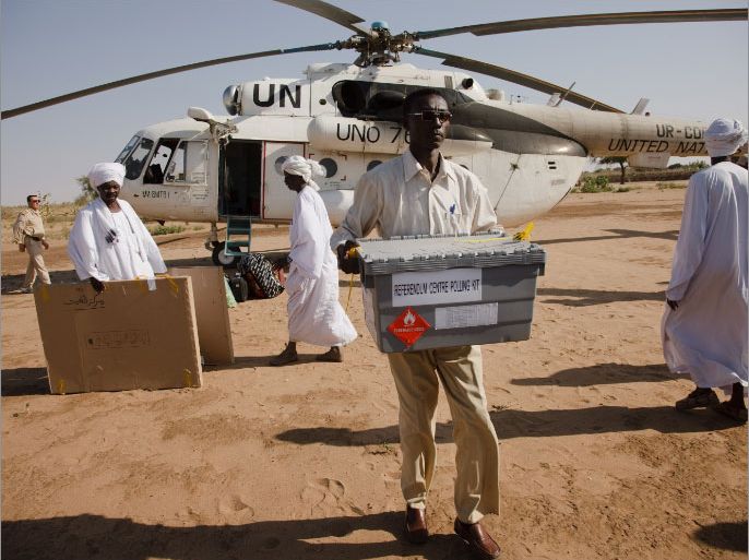epa02519292 A handout photograph made available by the United Nations African Union Mission in Darfur (UNAMID) on 07 January 2011 shows UNAMID employees unloading the upcoming South Sudan referendum polling material from a helicopter to Al Lait, North Darfur, Sudan, 06 January 2011. The South Sudan referendum is to be held from 09 January 2011, its outcome deciding on whether or not South Sudan will remain as part of Sudan. EPA/OLIVIER CHASSOT/UNAMID/HANDOUT EDITORIAL USE ONLY NO SALES