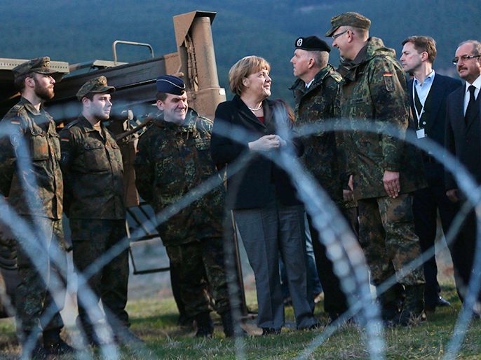 Germany's Chancellor Angela Merkel (C), meets with NATO German Patriot missile batteries' troops at a Turkish military base in Kahramanmaras February 24, 2013. The commander of German troops in Turkey Colonel Marcus Ellermann (in glasses) looks on third from right. REUTERS/Murad Sezer (TURKEY - Tags: POLITICS MILITARY)