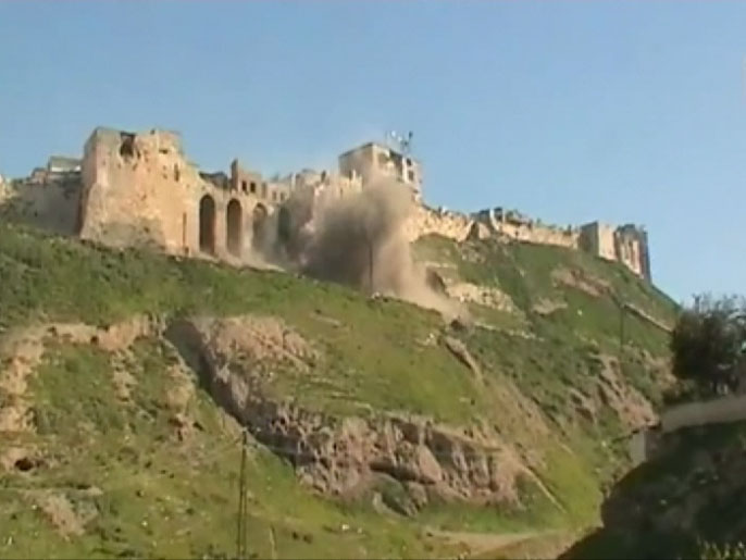 ‪قلعة المضيق في حماة بسوريا من المواقع الأثرية المتضررة جراء الحرب‬ (الجزيرة)