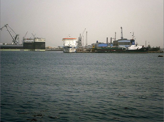المحتجون اغلقوا ميناء شرق بورسعيد . الجزيرة نت