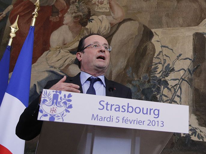 French President Francois Hollande delivers a speech during his visit at Strasbourg's town hall, on February 5, 2013. AFP PHOTO POOL CHRISTIAN HARTMANN