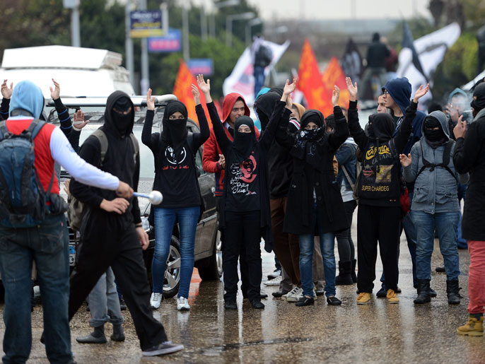 البلاك بلوك شاركت بالمظاهرات رغم اعتبارهم منظمة إرهابية من قبل النائب العام (الفرنسية)