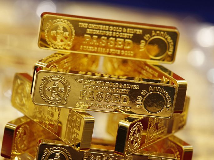 New five-tael 24K gold bars, issued by the Chinese Gold and Silver Exchange Society, Hong Kong's major gold and silver exchange, are introduced during the first trading day after the Chinese New Year holidays in Hong Kong February 14, 2013. REUTERS/Bobby Yip (CHINA - Tags: BUSINESS COMMODITIES)