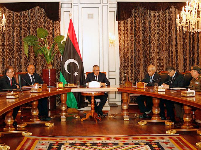 Libya's Prime Minister Ali Zeidan (C) is seen during a joint news conference at the headquarters of the Prime Minister's Office in Tripoli March 31, 2013. REUTERS/Ismail Zitouny (LIBYA - Tags: POLITICS CIVIL UNREST)
