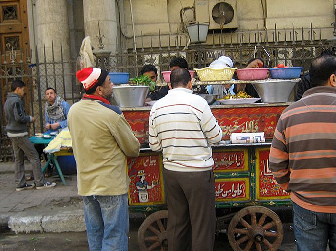 عربة الفول الوجبة الشعبية في مصر.