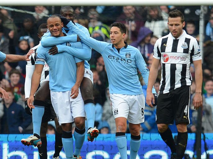 Manchester City's Belgian defender Vincent Kompany (C) celebrates with his teammates after scoring their third goal during the English Premier League football match between Manchester City and Newcastle United at the Etihad Stadium in Manchester, northwest England, on March 30, 2013. AFP PHOTO/ANDREW YATES