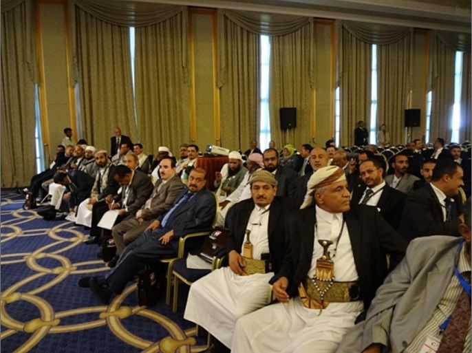 جماعة الحوثي علقت أمس مشاركتها في الحوار احتجاجا على محاولة اغتيال أحد ممثليها (الجزيرة نت)7.JPG