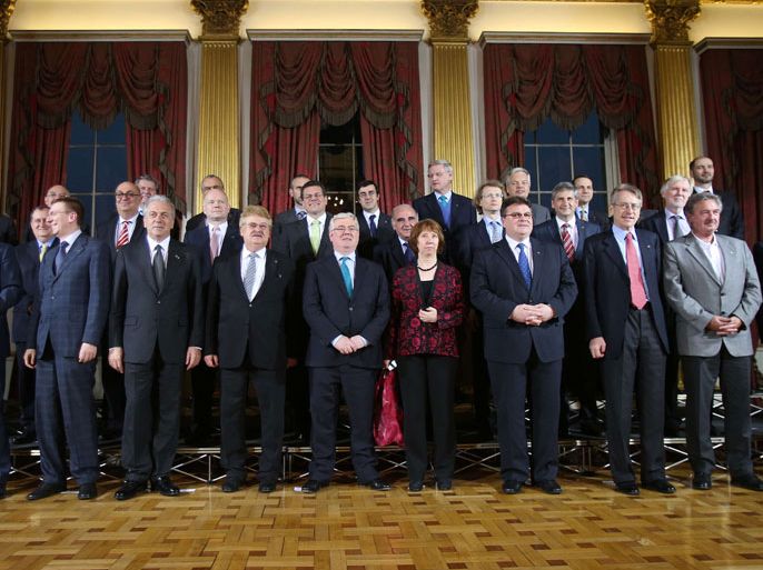 005 - Dublin, -, IRELAND : European Union ministers pose for a family photo after the GYMNICH, an Informal Meeting of European Union Foreign Ministers at Dublin Castle in Dublin, Ireland on March 22, 2013. AFP PHOTO/ PETER MUHLY