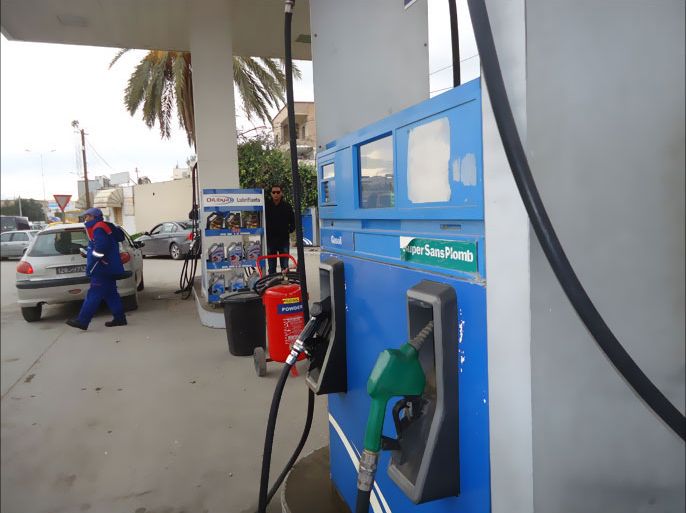 رفع أسعار الوقود في تونس مرتين في ستة شهور يزيد معدل التضخم