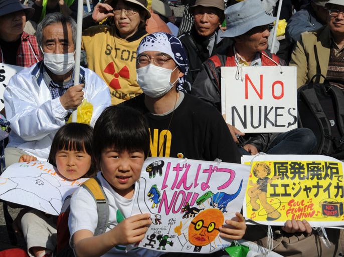 TOK163 - Tokyo, Tokyo, JAPAN : Anti nuclear protestors hold placards at an anti nuclear rally in Tokyo on March 9, 2013. Thousands of anti-nuclear demonstrators rallied in Tokyo on March 9 ahead of the second anniversary of the March 11, 2011 earthquake and tsunami disaster, urging Japan's new government to abandon nuclear power. AFP PHOTO / Rie ISHII