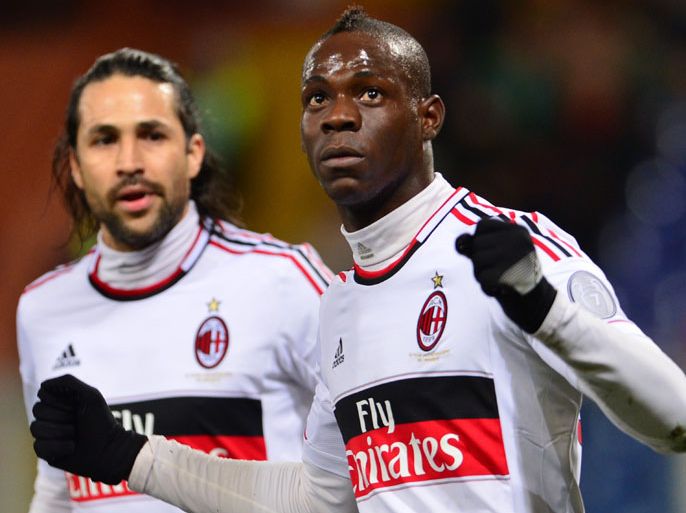 AC Milan's forward Mario Balotelli (R) celebrates after scoring a goal, next to AC Milan's Colombian defender Mario Yepes, during the Italian championships Serie A football match Genoa vs AC Milan at the Marazzi Stadium in Genoa on March 8, 2013. AFP PHOTO / GIUSEPPE CACACE