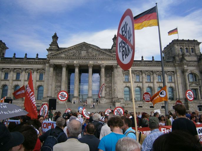 مظاهرة معارضة لإنقاذ اليورو أمام البرلمان الألماني { البوندستاغ }