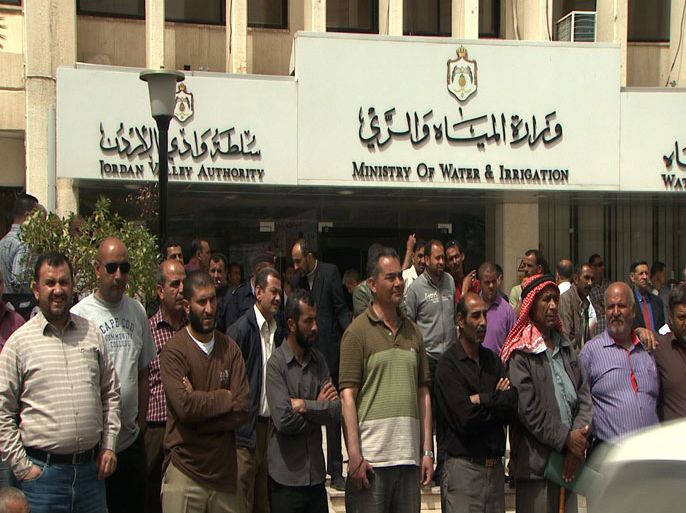اعتصام الموظفين المضربين اليوم امام وزارة المياه