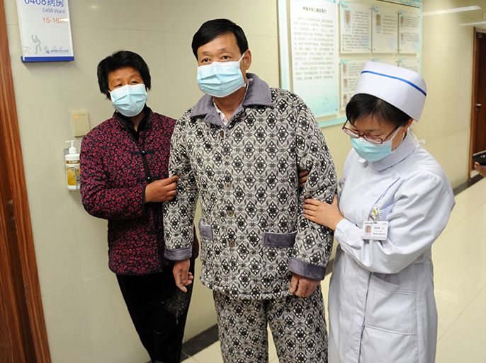 An H7N9 bird flu patient surnamed Li (C) is escorted after his recovery and approval for discharge from the hospital in Bozhou, central China's Anhui province on April 19, 2013. Experts from the UN's health agency are examining whether the H7N9 bird flu virus is spreading among humans, after a cluster of cases among relatives, but downplayed fears of a pandemic on April 19. CHINA OUT AFP PHOTO