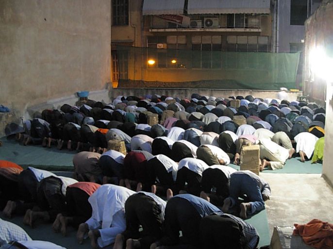 لصلاة لمسلمين آسيويين في أثينا خلال شهر رمضان