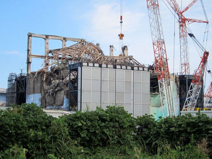 epa03657796 (FILE) A handout file photograph taken on 05 September 2012 and released by the Tokyo Electric Power Co. (TEPCO) on 10 September 2012 shows the No. 3 reactor building at Fukushima Daiichi nuclear power plant in Fukushima prefecture, northeastern Japan. Reports on 11 April 2013 state TEPCO confirming there has been a new leak of radioactive contaminated water at the plant. In a statemement TEPCO said they were taking 'measures to prevent the expansion of contaminated water leakage from the underground reservoirs to the leakage detection holes'. EPA/TEPCO / HANDOUT HANDOUT EDITORIAL USE ONLY/NO SALES