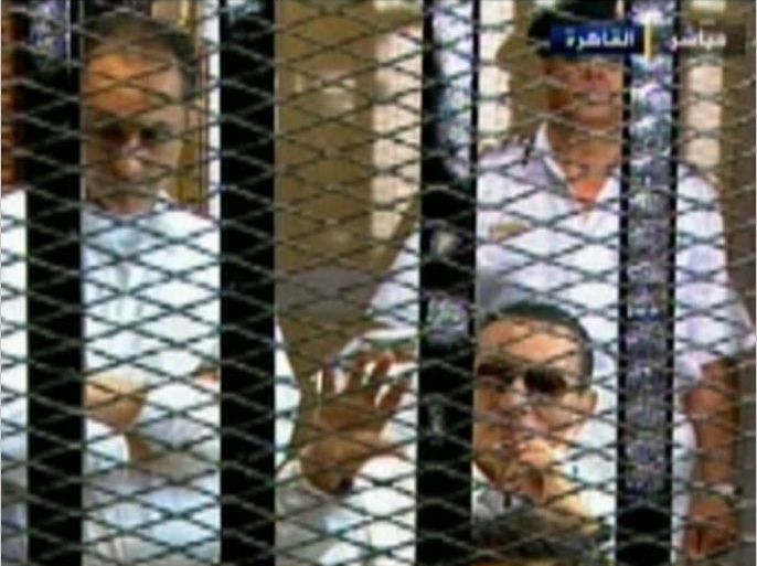 أولى جلسات إعادة محاكمة الرئيس المصرى المخلوع حسنى مبارك وابنيه ووزير داخليته وستة من كبار مساعدي الوزير بتهمة قتل متظاهرين خلال ثورة يناير.