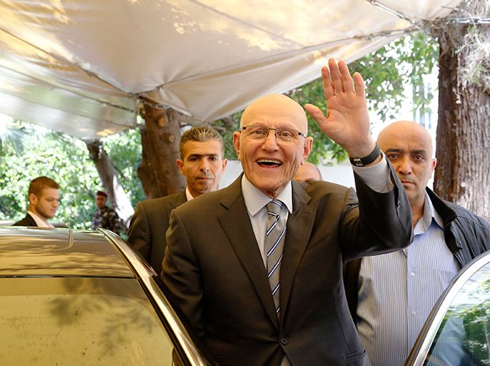 Lebanese former minister Tammam Salam gestures to his supporters in front of his house while going to the presidential palace in Baabda, Beirut April 6, 2013. Shi'ite militant group Hezbollah, its allies and pro-Western rivals on Friday backed Sunni politician Tammam Salam to be Lebanon's new prime minister, handing him an overwhelming parliamentary endorsement to form a government. REUTERS/Mohamed Azakir (LEBANON - Tags: POLITICS)