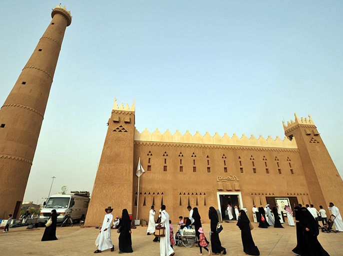 Saudis walks past a castle made from mud during the Janadriyah festival of Heritage and Culture held in the village of al-Thamama, 40 kilometres north of the capital Riyadh, on April 10, 2013. AFP PHOTO / FAYEZ NURELDINE