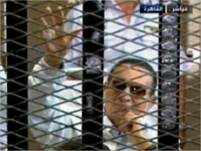 مبارك كما بدا في جلسة محاكمته السبت الماضي (الجزيرة)