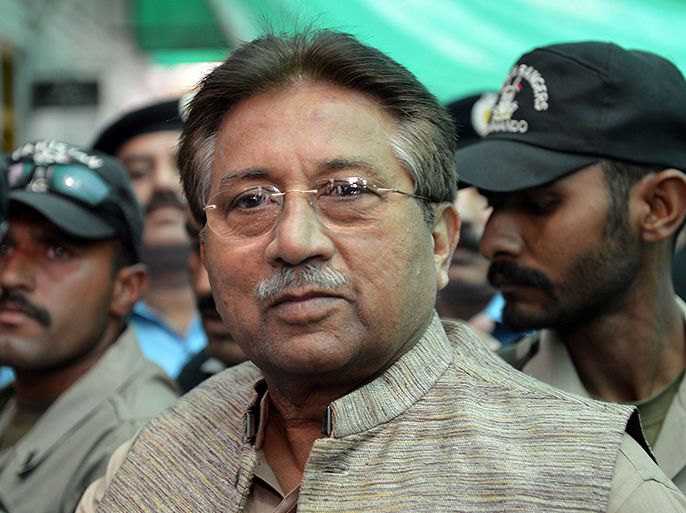 Former Pakistani president Pervez Musharraf (C) is escorted by soldiers as he arrives at an anti-terrorism court in Islamabad on April 20, 2013. Pakistan's former military ruler Pervez Musharraf on April 20 appeared before an anti-terrorism court after spending the night at police headquarters, officials said. He was moved into police custody after being arrested on April 19, an unprecedented move against a former army chief of staff ahead of key elections. The arrest relates to Musharraf's decision to sack judges when he imposed emergency rule in November 2007, a move which hastened his downfall. AFP PHOTO / AAMIR QURESHI