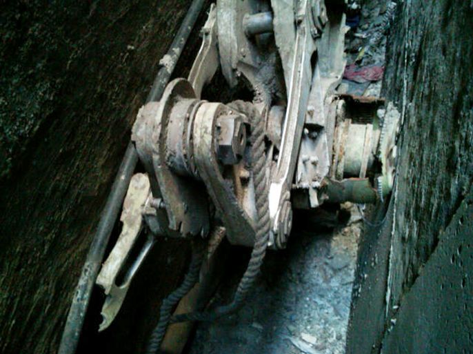 A handout picture released by New York Police Department April 26, 2013 shows part of a landing gear, apparently from one of the commercial airliners destroyed on September 11, 2001, discovered wedged between the rear of 51 Park Place and the rear of the building behind it, 50 Murray Street, in lower Manhattan. The NYPD is securing the location as it would a crime scene, documenting it photographically and restricting access until the Office of the Chief Medical Examiner completes its health and safety evaluation protocol, after which a decision will be made concerning sifting the soil for possible human remains. The aircraft part will not be removed until the process is completed, at which point it will secured by the NYPD Property Clerk. The part includes a clearly visible Boeing identification number. The investigation into the find began after surveyors hired by the property owner who were inspecting the rear of 51 Park Place on April 24 called 911 at approximately 11 a.m. to report what they identified as apparent damaged machinery behind the building there. AFP PHOTO / NEW YORK CITY POLICE DEPARTMENT / HANDOUT == RESTRICTED TO EDITORIAL USE - MANDATORY CREDIT "AFP PHOTO / NEW YORK CITY POLICE DEPARTMENT / HANDOUT " - NO MARKETING - NO ADVERTISING CAMPAIGNS - DISTRIBUTED AS A SERVICE TO CLIENTS ==