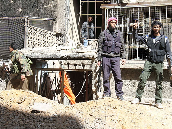 ‪مقاتلون من الجيش الحر في سيدي مقداد بريف دمشق‬ (رويترز)