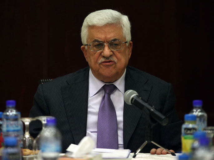 ‪عباس تعهد بأن يسير على خطى الزعيم الراحل ياسر عرفات‬ (الفرنسية)