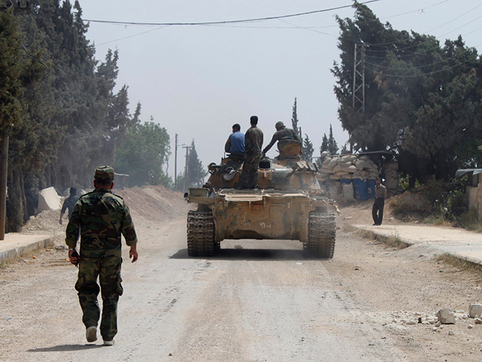 ‪القوات الموالية للأسد مدعومة بقوات من حزب الله تحاصر المدينة من أغلب الجهات‬ (رويترز)