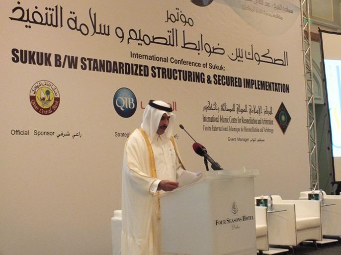 الشيخ عبد الله بن سعود محافظ المركزي القطري مخاطبا المؤتمرين.