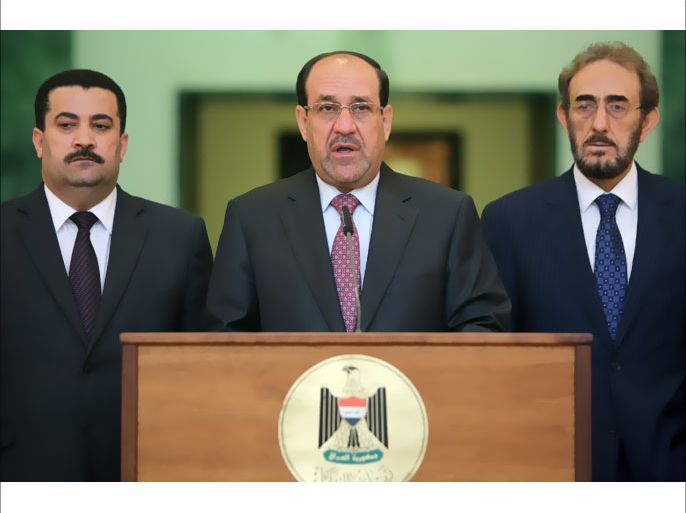 AHR2 - Baghdad, -, IRAQ : Iraqi Prime Minister Nuri al-Maliki speaks to the press as Defense Minister Saadun al-Dulaim (R) and Minister of Human Rights Muhammad Shiya al-Sudani (L) listens on as he talks about the flooding following heavy rains that hit the southern regions of Iraq and the Arabian Peninsular on May 7, 2013, in Baghdad. AFP PHOTO/AHMAD AL-RUBAYE