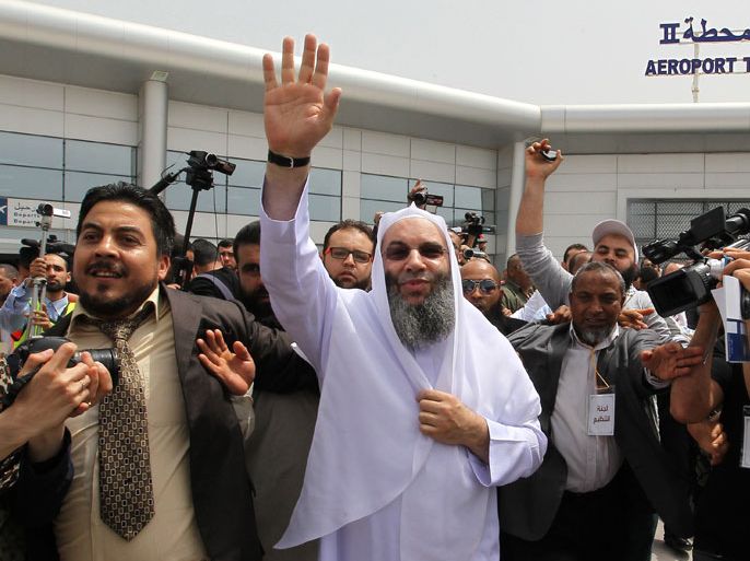 epa03682602 Egyptian Wahhabi preacher Mohamed Hassan (C) greets his supporters upon arrival at Carthage International Airport in Tunis, Tunisia, 30 April 2013. Hassan was invited to visit Tunisian by some religious associations, to deliver speeches and Friday prayers sermons in Tunisian mosques. His visit was opposed by other Sunni religious associations. EPA/MOHAMED MESSARA