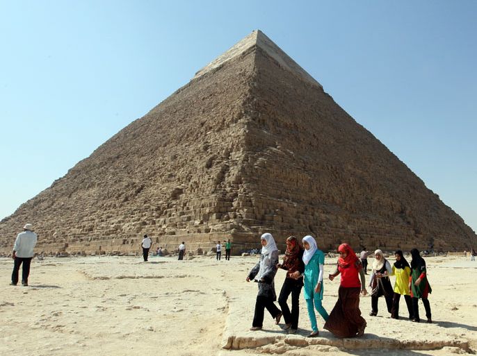 epa03428843 Egyptians students walk around the newly reopened Pyramid of Khafre, in Giza, Egypt, 11 October 2012. After three years of renovation, the Pyramid of Khafre, the second largest of the Pyramids of Giza, and six ancient tombs reopen to public, Antiquities Minister Mohamed Ibrahim Ali announced on 11 October 2012. EPA/KHALED ELFIQI