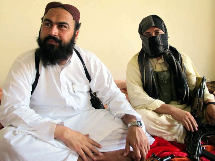 epa03722243 (FILE) A picture dated 29 July 2011 shows Wali-ur-Rehman (L), deputy head of Tehrik-e-Taliban Pakistan (TTP) talking with journalists, in Shawal, lawless South-Waziristan tribal region near the Afghan border in Pakistan. A US drone strike in Pakistan's restive north-western tribal region killed six Taliban militants including Tehrik-e-Taliban Pakistan (TTP) leader Wali ur Rehman on 29 May 2013, officials said. Wali ur Rehman was killed when missiles fired from an unmanned aircraft struck a house near the district's main town of Miranshah. EPA/SAOOD REHMAN