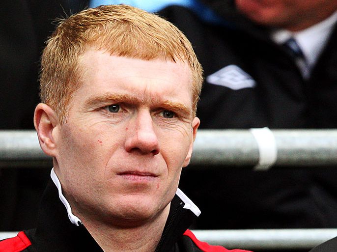 epa03052983 Manchester United's Paul Scholes sits on the bench priori their FA Cup match against Manchester City at Etihad Sadium in Manchester, north west Britain, on 08 January2012. Scholes joins to Manchester United until the end of the season after he's retired. EPA/LINDSEY PARNABY DataCo terms and conditions apply. http//www.epa.eu/downloads/DataCo-TCs.pdf