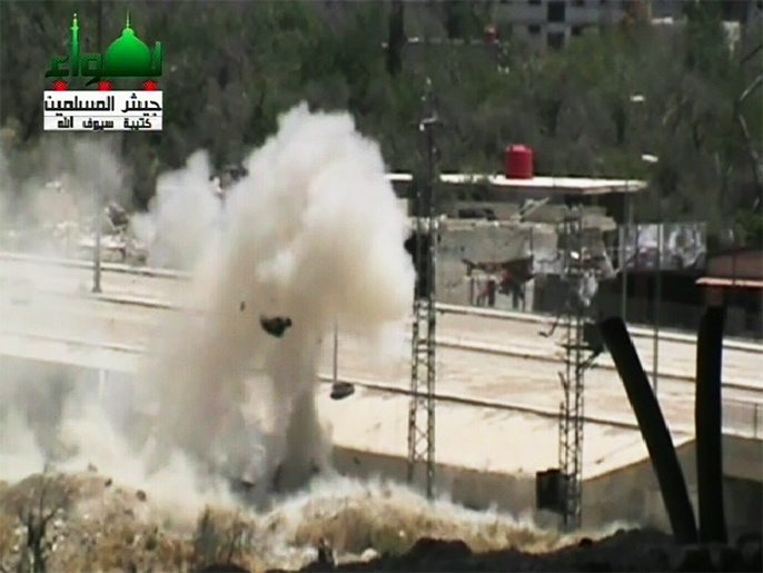 ‪تفجير دبابة في وقت سابق بالمتحلق الجنوبي في دمشق‬ (الجزيرة)