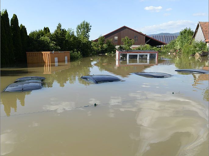Submerged cars are seen in the Bavarian village Fischerdorf near Deggendorf, southern Germany, on June 5, 2013 after Danube river broke its banks. Surging waters that have claimed at least 11 lives and forced tens of thousands of evacuations across central Europe bore down on southern and eastern Germany. AFP PHOTO / CHRISTOF STACHE