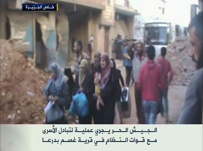 الجيش الحر يجري عملية تبادل الأسرى مع قوات النظام في قرية غصم بدرعا