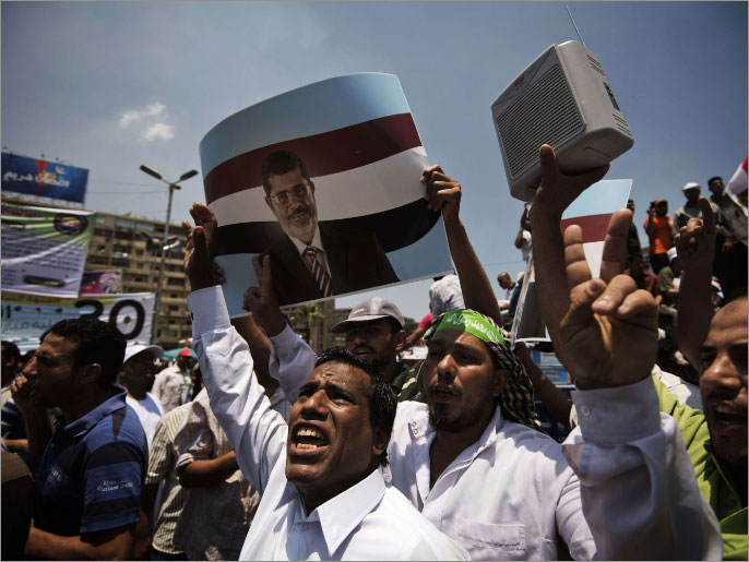 ‪التيارات الإسلامية أكدت في مظاهرة حاشدة دعمها لمرسي‬ (الفرنسية)