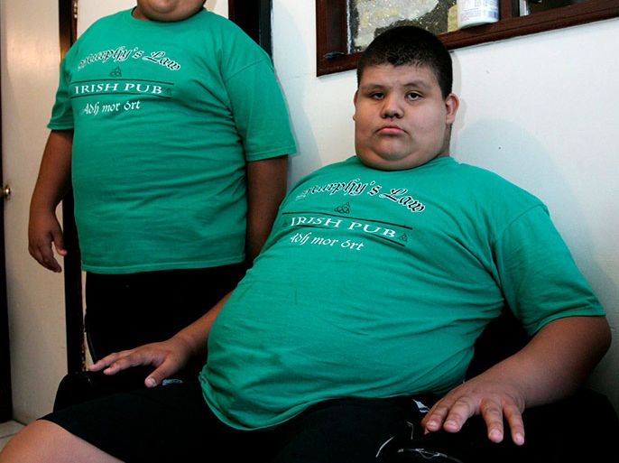 With just 11 years of age the twins Jean Carlo (L) with 1.65 m and a weight of 128 kg and his brother Jean Paul Ramirez (R) with 1.70 m and a weight of 130 kg, who suffer from deformations in their legs, have become two of the most obese minors of Costa Rica. EPA/JEFFREY ARGUEDAS