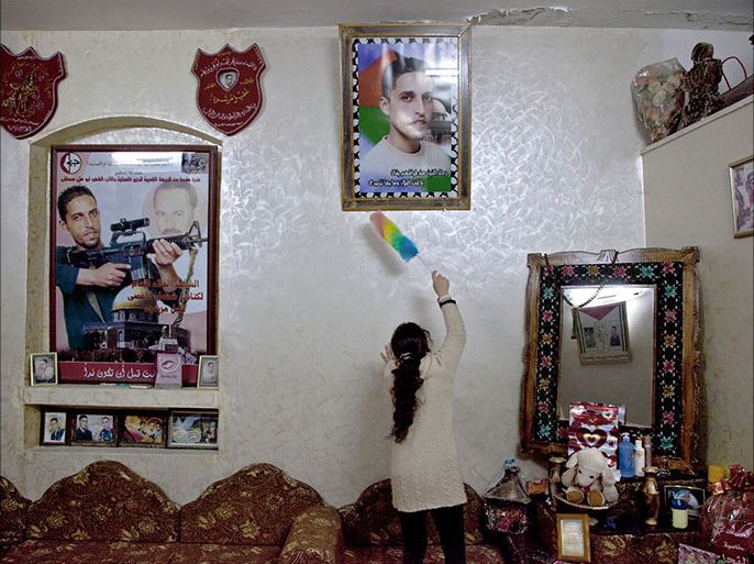 الفلسطينية أحلام شبلي في معرض باريسي - صورٌ توثّق إشكالية مفهوم الوطن لدى المقموعين