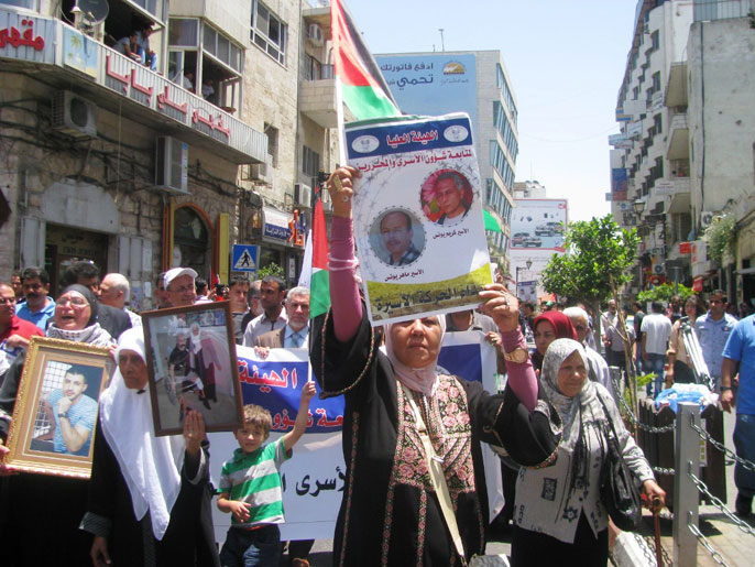 ‪الأسرى الفلسطينيون يحركون الشارع‬ (الجزيرة)