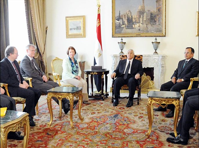 A handout picture released by the Egyptian Presidency shows Egypt's interim president Adly Mansour (C) heading a meeting with Foreign minister Nabil Fahmy (C-R) and EU foreign policy chief Catherine Ashton (C-L) in Cairo on July 17, 2013. Ashton, who flew into Cairo to press the case for a swift return to democratic rule in Egypt. AFP PHOTO/ EGYPTIAN PRESIDENCY