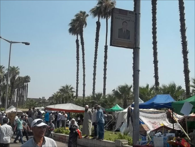 ‪جانب من خيام المعتصمين في ميدان النهضة‬ (الجزيرة)