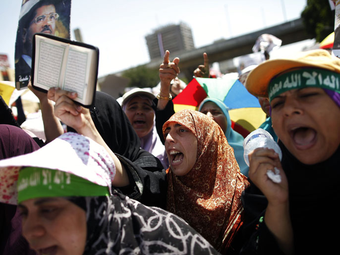 ‪مسيرات نسائية مؤيدة لمرسي‬ (الفرنسية)
