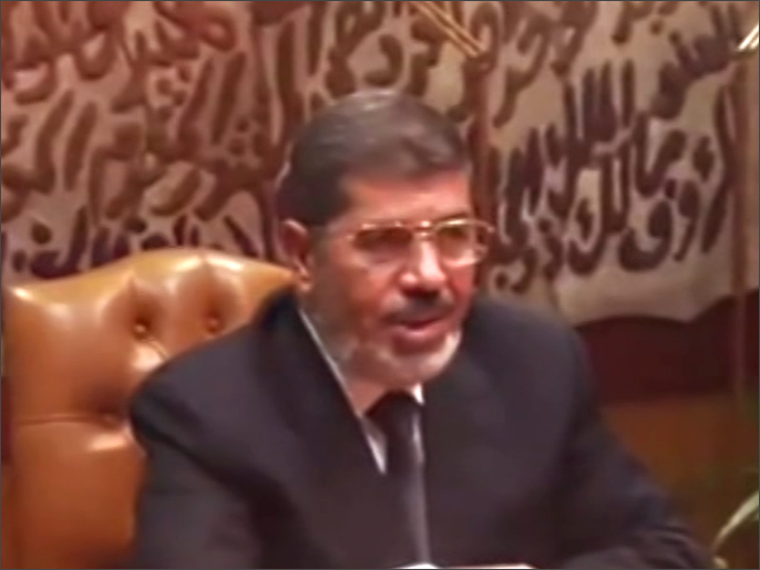 الأهرام قالت إن مرسي استشاط غضبا بعد قراءته لعنوان الجريدة أمس (الجزيرة)